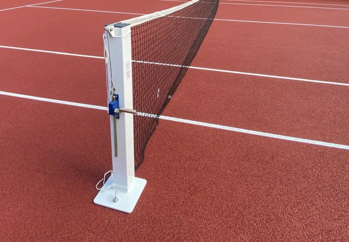 Équipements sportifs tennis béton poreux