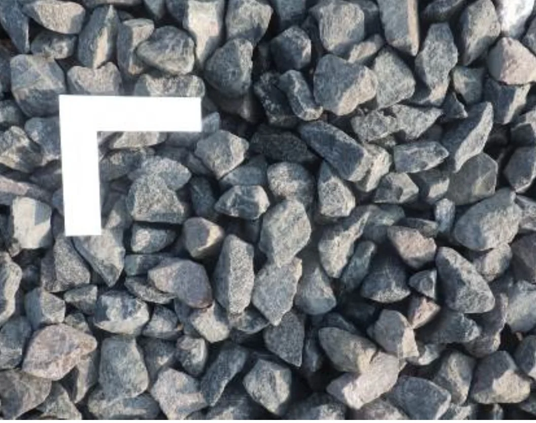 Granulats de diorite concassée 20/60 utilisés par ADN-SOL pour la couche de fondation drainante des courts de tennis béton poreux